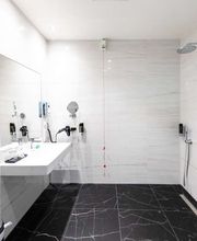 Guest room bath