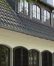 Fensterladen, Klappladen, Fensterklappladen, Maßgefertigte Holzfenster. 
Hochwertige Holztüren und Holzfenster in Thüringen.  Die FEBAG Holzfenster & Holztüren GmbH mit Sitz in Geratal, Thüringen.