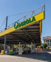 AGROLA Tankstelle in Tägerwilen; mit TopShop und AdBlue Tank auf linker Seite zu sehen