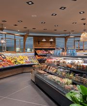 Obst und Gemüse
Wir führen in unserer umfangreichen Abteilung alles: Von regionalem Obst und Gemüse bis hin zu exotischen Früchten – und dies selbstverständlich täglich frisch.