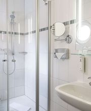 Guest room bath