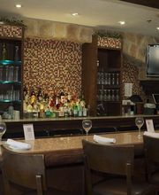 Full bar with speciality cocktails