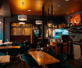 Cue Café Restaurant & Lounge Bar Bild 1
