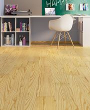 TARIMA FLOTANTE DE PINO (2 LAMAS).
2-STRIP PINE ENGINEERED WOOD FLOORING.