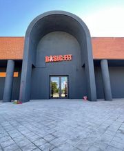 Fachada del gimnasio Basic-Fit Madrid Benjamín Palencia