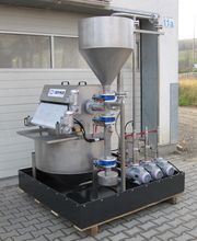 Sonderkonstruktion einer Filteranlage für Schleifen von Keramik mit vorgeschaltetem Sedimentationstrichter.
ISYKO Filtersysteme