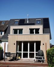 Modernisierung eines Wohnhauses mit erneuertem Dach, Dachfenstern und Fassadengestaltung- Gellenbeck Holzbau GmbH