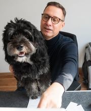 Unser Agenturhund Toni Scheffler mit Herrchen Ingo Scheffler aus Mainz