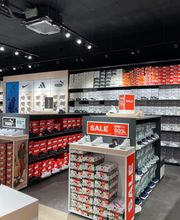 Schuhabteilung im Store Köln.