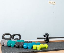 hanteln-im-trainingsraum.jpg