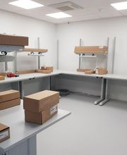 Sovella Nederland verzorgt de levering en montage van ESD-veilige werktafels voor bijvoorbeeld reparatie en refurbish werkzaamheden.

Door het grote aanbod werktafels en  accessoires is elke EPA perfect in te richten naar uw wens. Wilt u de opstelling wijzigen? Dan is het door het modulaire systeem gemakkelijk aan te passen, zonder dat daar dure modificaties of compromissen voor nodig zijn.

Sovella Nederland BV levert ESD-veilige werktafels, stoelen, opslag en trolleys. Onze producten worden veel gebruikt bij officiële Apple en Samsung reparatie centra.