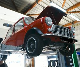 Notre équipe experte est là pour redonner vie à votre véhicule. Réparations, entretien, tout pour une voiture qui roule comme neuve.