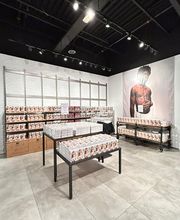 Calvin Klein Outlet image 4