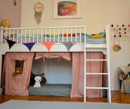 Durch subtile Akzente und kreative Details hauchten wir dem Zimmer Leben ein, sodass es nun strahlt wie ein wahr gewordener Mädchentraum.