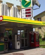 AGROLA Tankstelle in Oberegg unter kleinem Dach; mit Selecta Automat und Zahlterminal