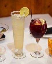 Full bar with speciality cocktails