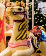 Tagesausflug in Schleswig Holstein. Shoppingausflug in das Designer Outlet Neumünster. Designer Marken zu Outlet Preisen; Weihnachtsgeschenke shoppen, festliche Atmosphäre, Weihnachtszeit, Weihnachtslounge, Karussell