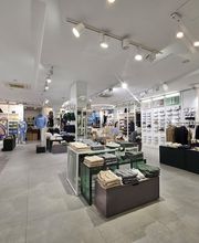 Overall View - In-Store