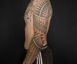 Raketenwacholder Tattoo und Piercing Bild 3
