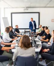 Ströer Online Marketing Kollegen am Arbeitsplatz