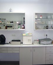 analisis-clinicos-javier-curado-estante-02.jpg