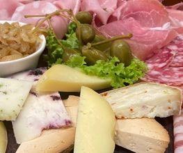 Tagliere di formaggi e salumi