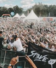 ST3VE O auf einem Festival auf dem er als DJ aufgelegt hat