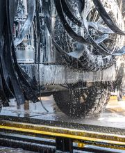 Suds Deluxe Car Wash image 12