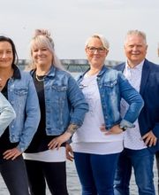 Teamfoto - AXA Versicherung Tänzer & Tänzer oHG - Kfz Versicherung in  Ortrand