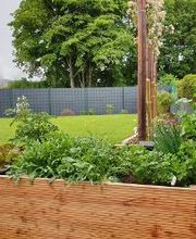 Zaunbau, Fertigrasen und Hochbeet