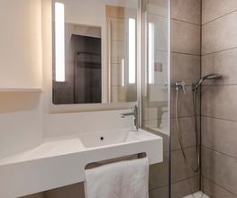 B&B HOTEL Cholet Nord image 8