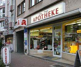 Aussenansicht der Hans-Thoma-Apotheke