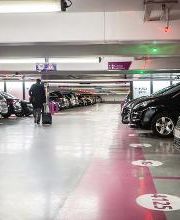 intérieur du parking Méditerranée à Paris