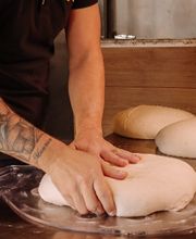 Travail de la pate à pizza