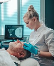 Hydrafacial-Behandlung Mann