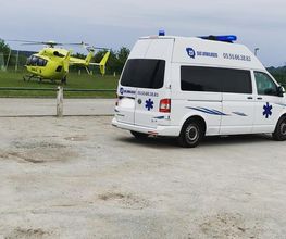 23 Sud Ambulances image 8