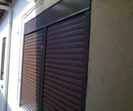 persianas-pavon-cerramiento-puerta-02.jpg