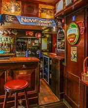 Mr. Pickwick Pub Luzern – Bar with beer on taps