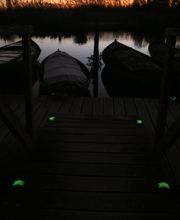 Loseta Fotoluminiscente La función de esta pieza una vez cargada, es señalizar y/o balizar zonas sin iluminación o poco iluminadas, como, por ejemplo: jardines, rutas turísticas, arqueológica