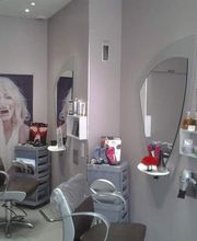 Aqua Salon image 9