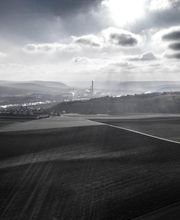 Schwarz Weiß Panorama über der Stadt Obernburg