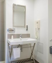 B&B HOTEL Antibes Juan-les-Pins image 8