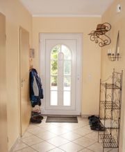 Referenzobjekt Diese Doppelhaushälfte wurde erstmalig bei einem "Tag der offenen Tür" durch die Fa. Kompass Immobilien Ratisbona angeboten. Im Nachgang zu dieser Besichtigung hat ein Kunde innerhalb von 3 Tagen eine Kaufzusage erteilt.