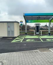 IPLANET Ricarica in sicurezza in modalità ultra fast per tutti i veicoli elettrici.