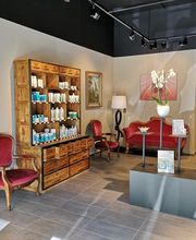 Herzlich Willkommen im biosanashop

In unserem neuen biosanashop erhalten Sie eine grosse Auswahl an Nahrungsergänzungs- und Naturkosmetikprodukten, die vom Oberdiessbacher Familienbetrieb Biosana AG hergestellt werden sowie weitere Artikel, die das Sortiment abrunden.
Profitieren Sie von einer sorgfältigen, persönlichen Beratung im neuen Verkaufsladen.