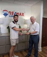 RE/MAX SUMMIT image 1