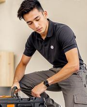 Technicien chauffagiste Garanka et ses outils pour entretenir et dépanner votre chaudière.