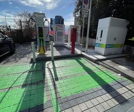 IPLANET Ricarica in sicurezza in modalità ultra fast per tutti i veicoli elettrici.