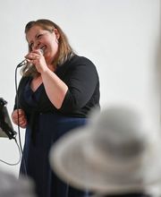 Freie Rednerin und Hochzeitssängerin Simone Kujawa Bild 4