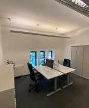 Festvermietung von Büroräumen für zwei Personen mit Fenster.